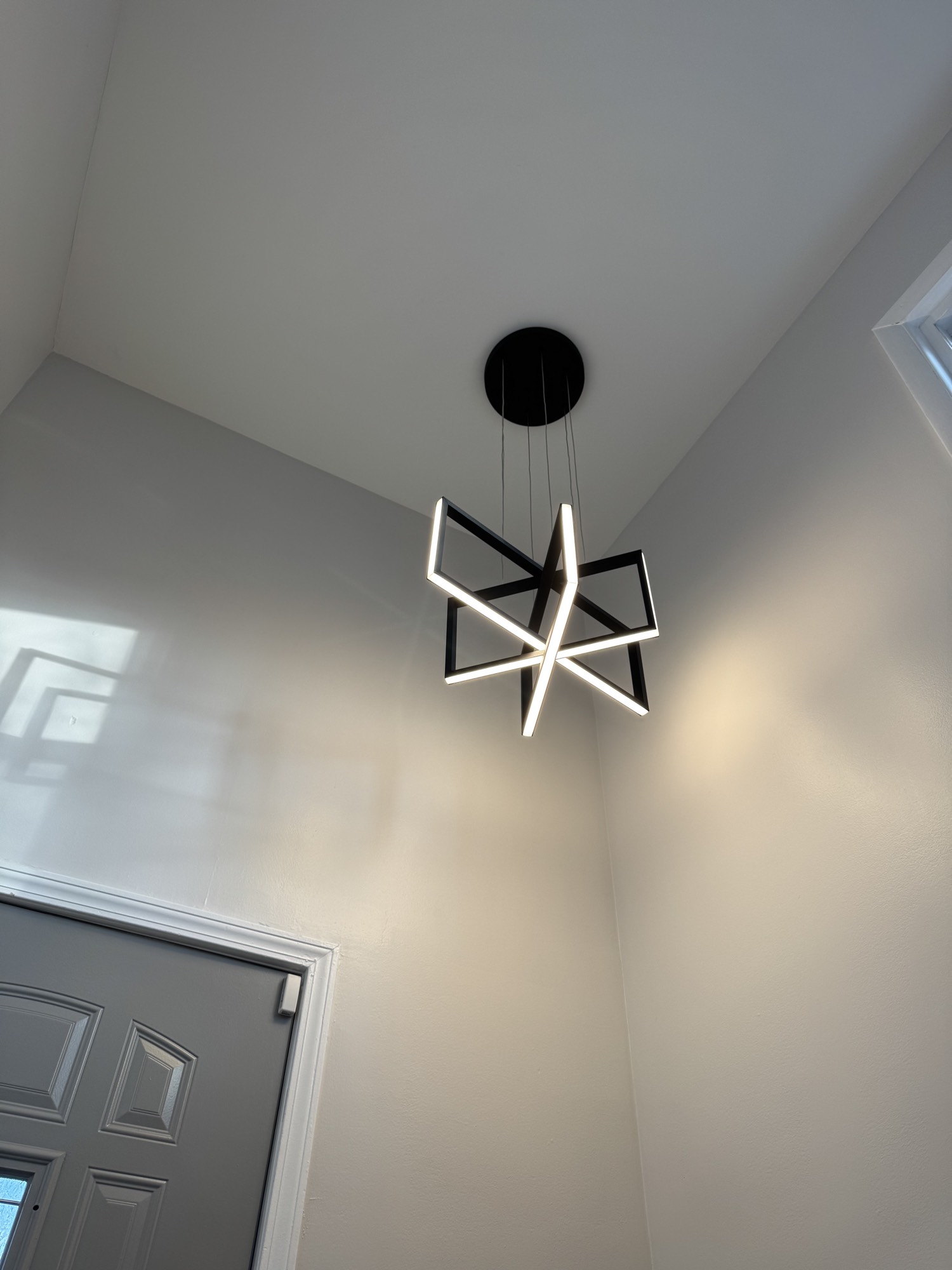 Foyer geometric fixture