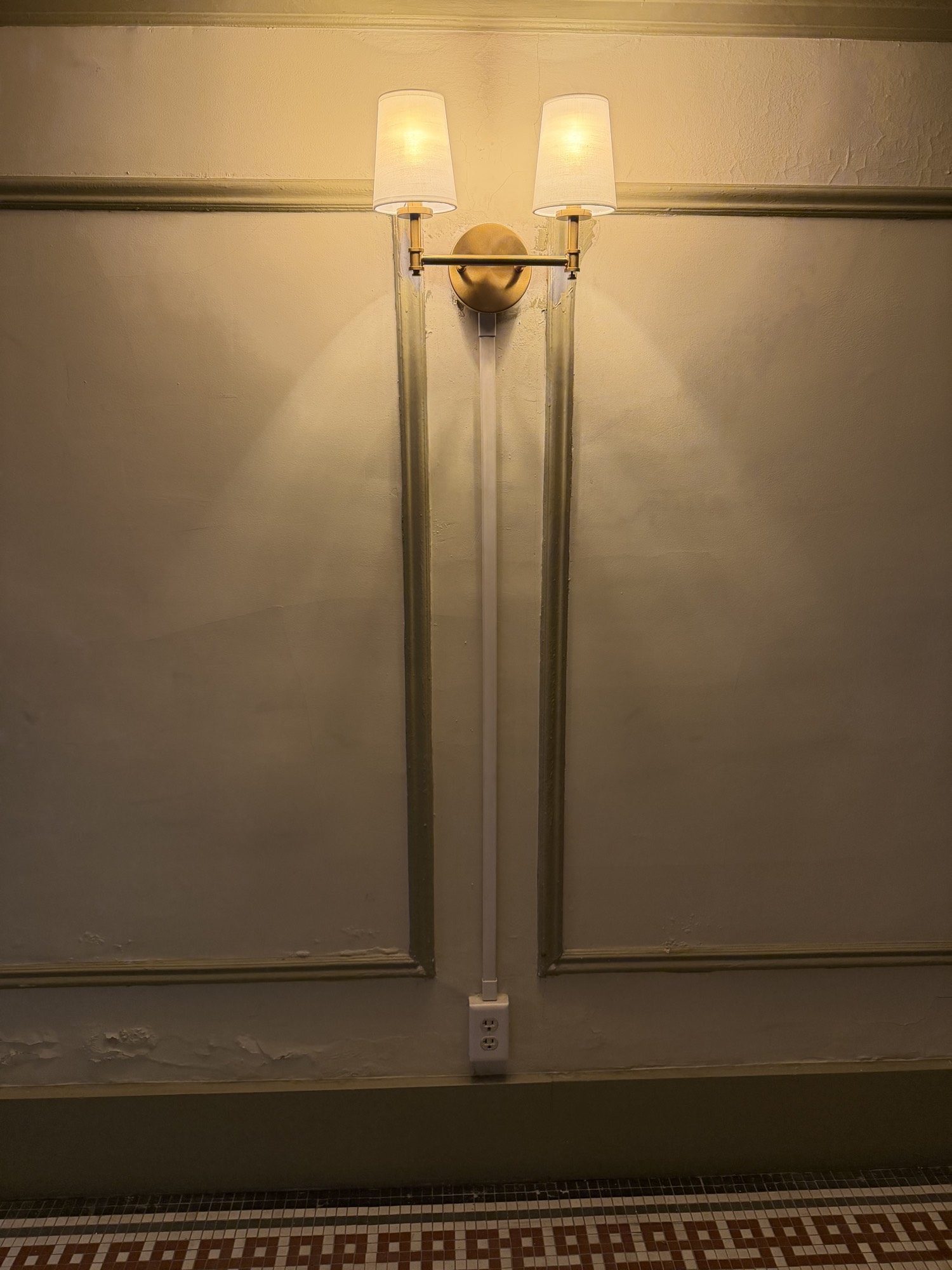 Wall sconce on a surface run